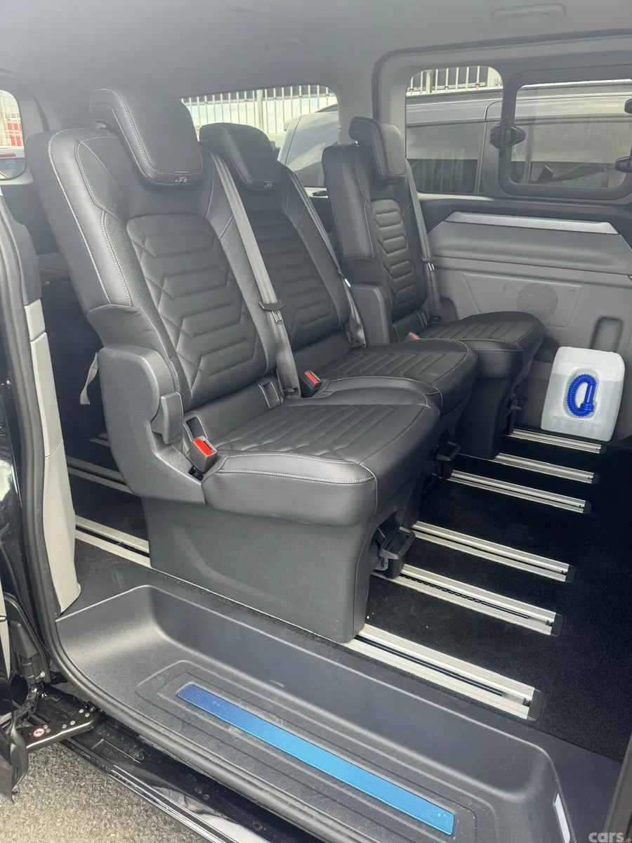 Ford Tourneo Custom MPV, Petrol Plug-in Hybrid, 2026, Black