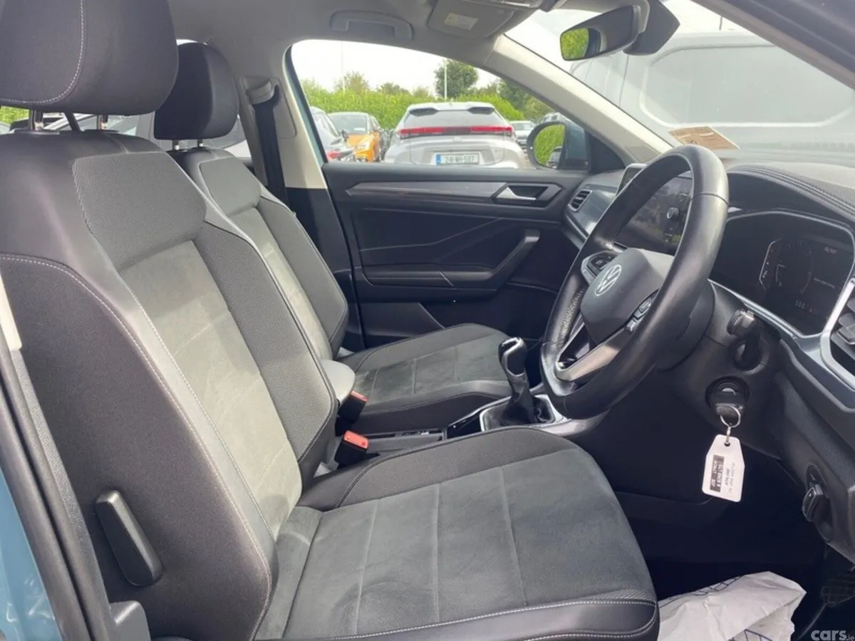 Volkswagen T-Roc Estate, Diesel, 2023, Blue