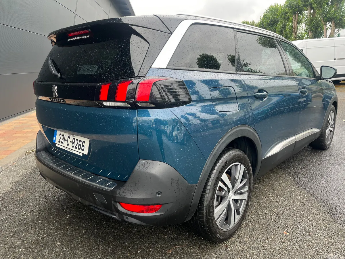Peugeot 5008 MPV, Diesel, 2023, Blue