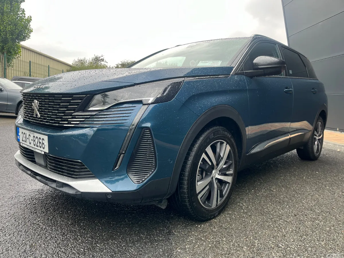 Peugeot 5008 MPV, Diesel, 2023, Blue