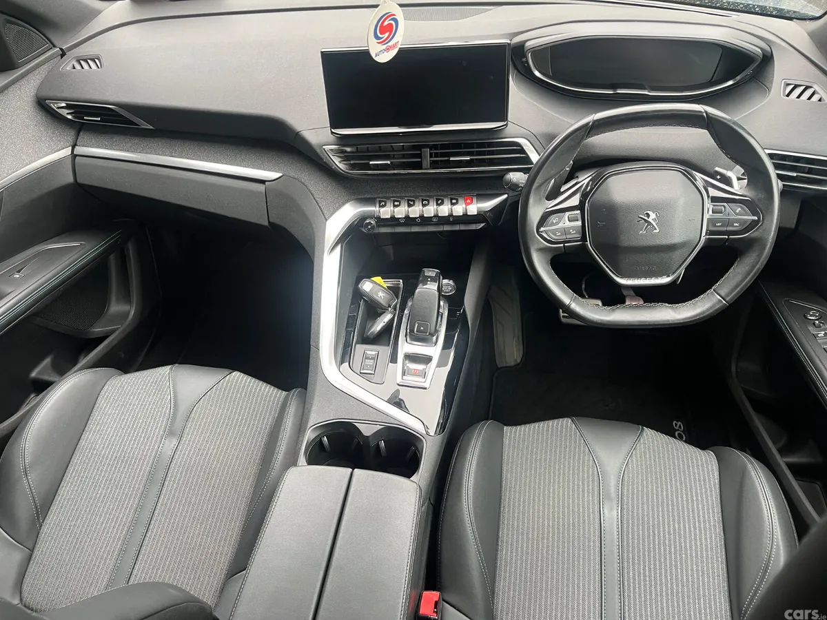 Peugeot 5008 MPV, Diesel, 2023, Blue