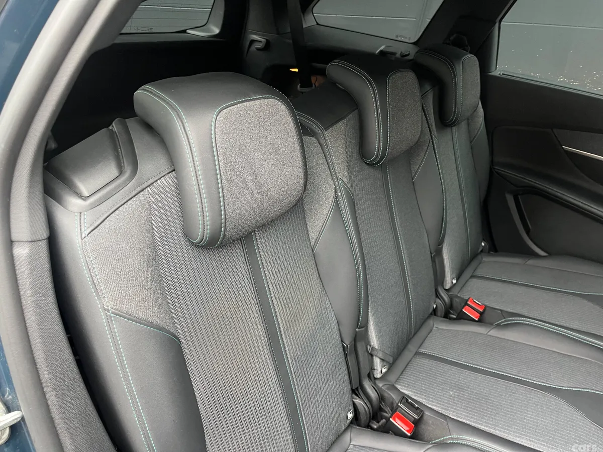 Peugeot 5008 MPV, Diesel, 2023, Blue