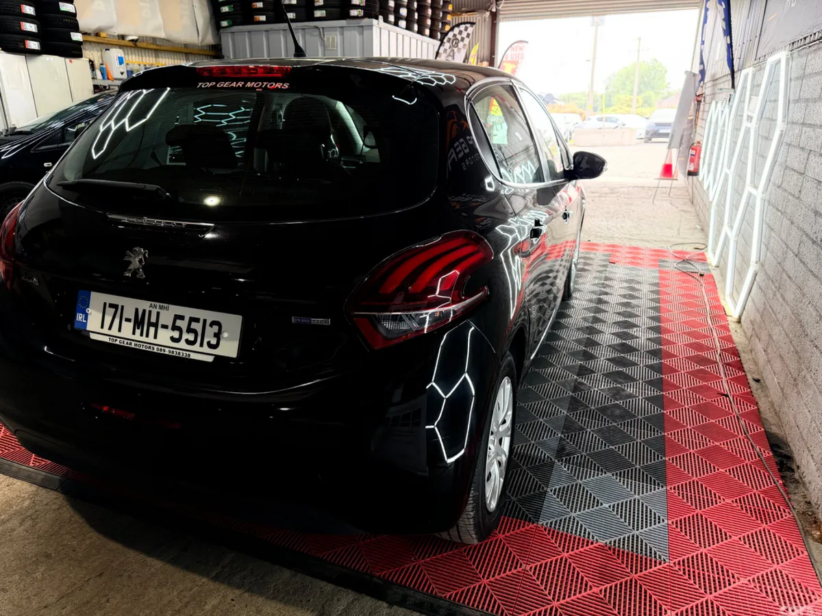 Peugeot 208 Hatchback, Petrol, 2017, Black