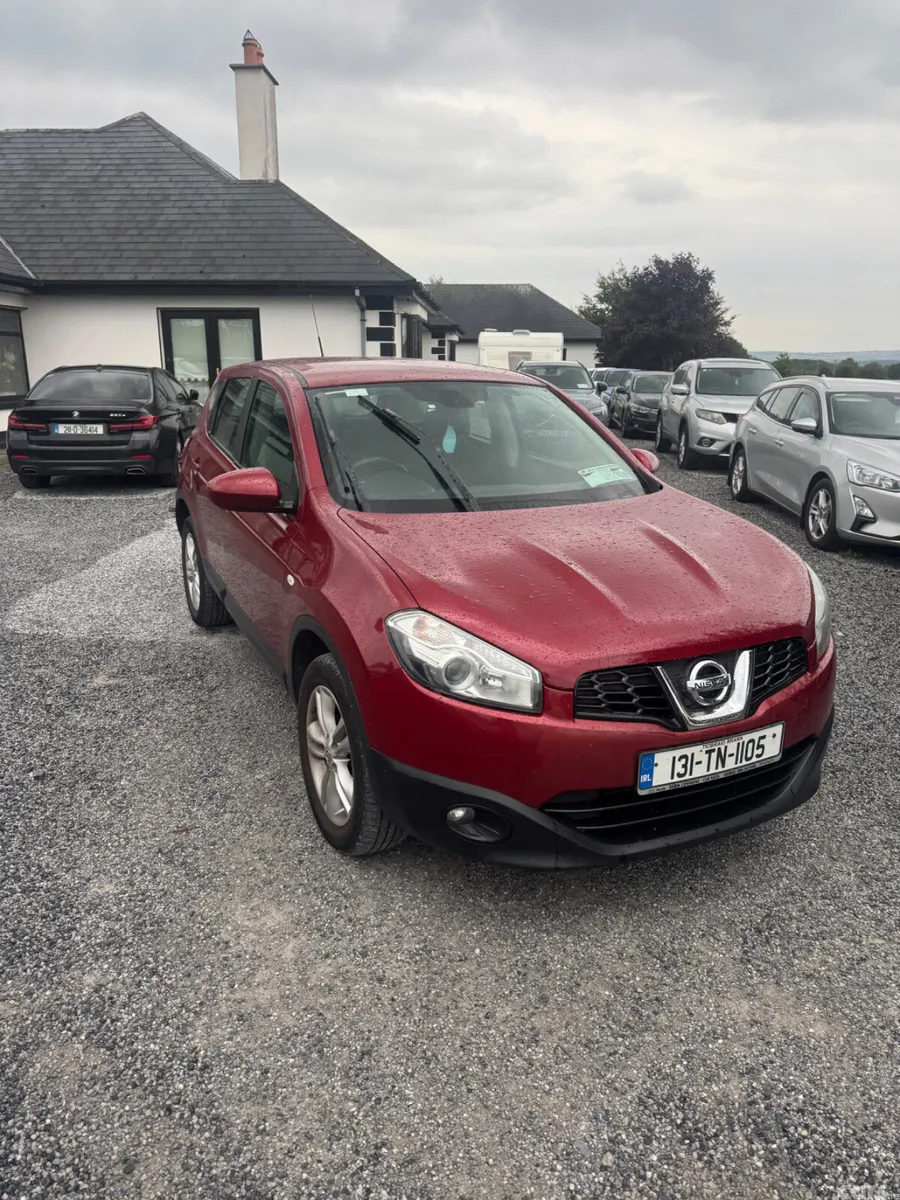 Nissan Qashqai Hatchback, Diesel, 2013, Red