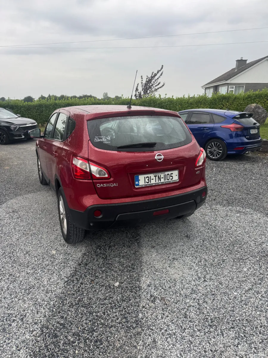 Nissan Qashqai Hatchback, Diesel, 2013, Red