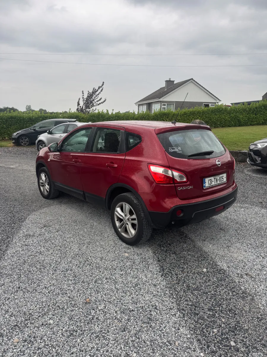 Nissan Qashqai Hatchback, Diesel, 2013, Red