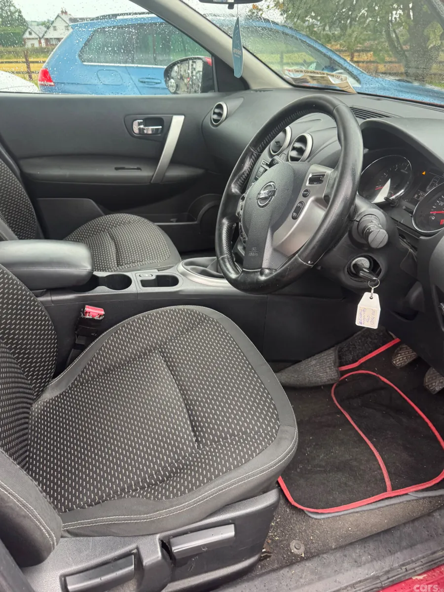 Nissan Qashqai Hatchback, Diesel, 2013, Red