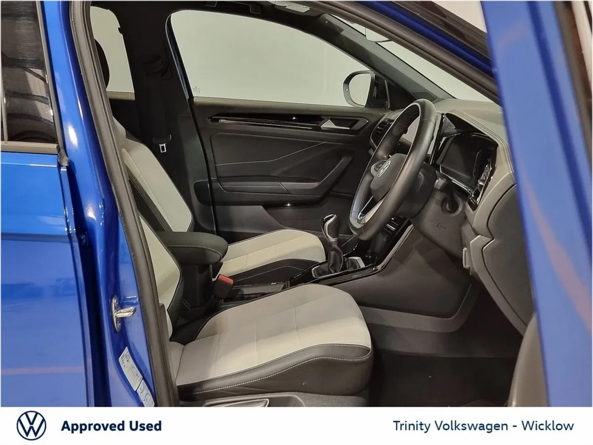 Volkswagen T-Roc SUV, Petrol, 2024, Blue