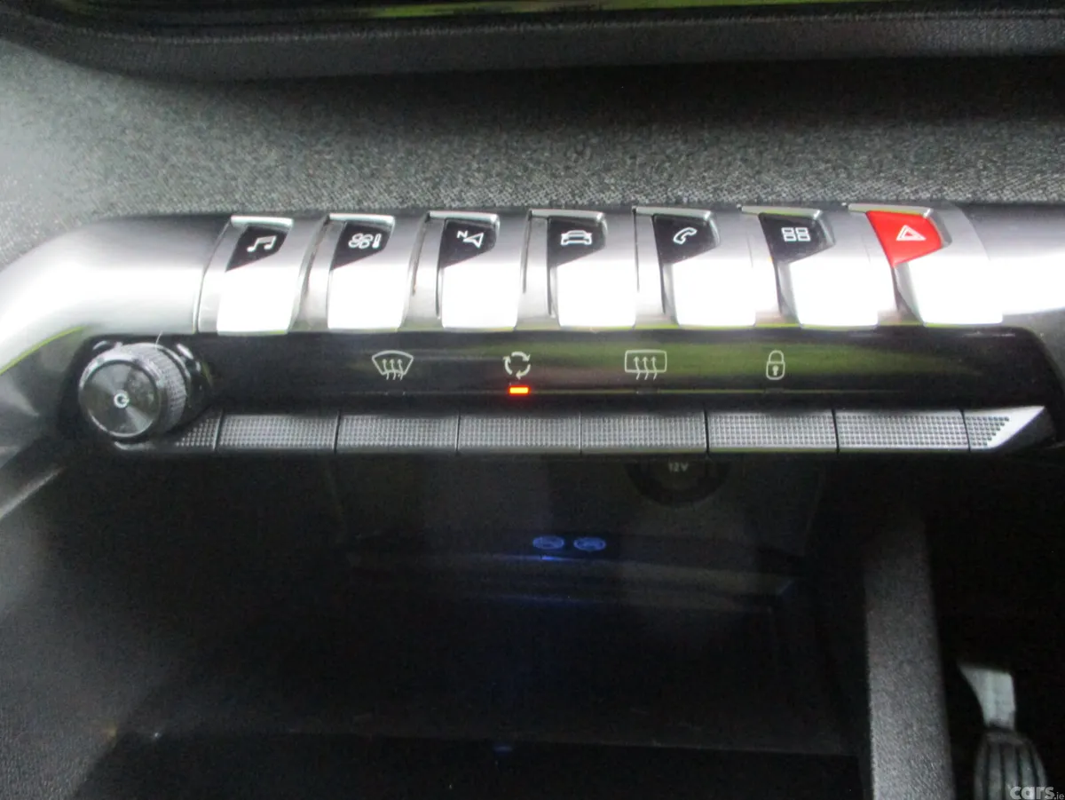 Peugeot 5008 MPV, Petrol, 2019, Green