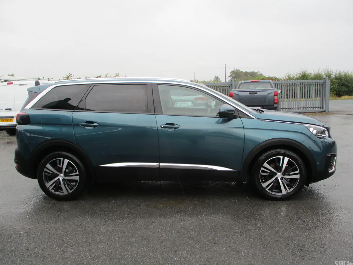 Peugeot 5008 MPV, Petrol, 2019, Green