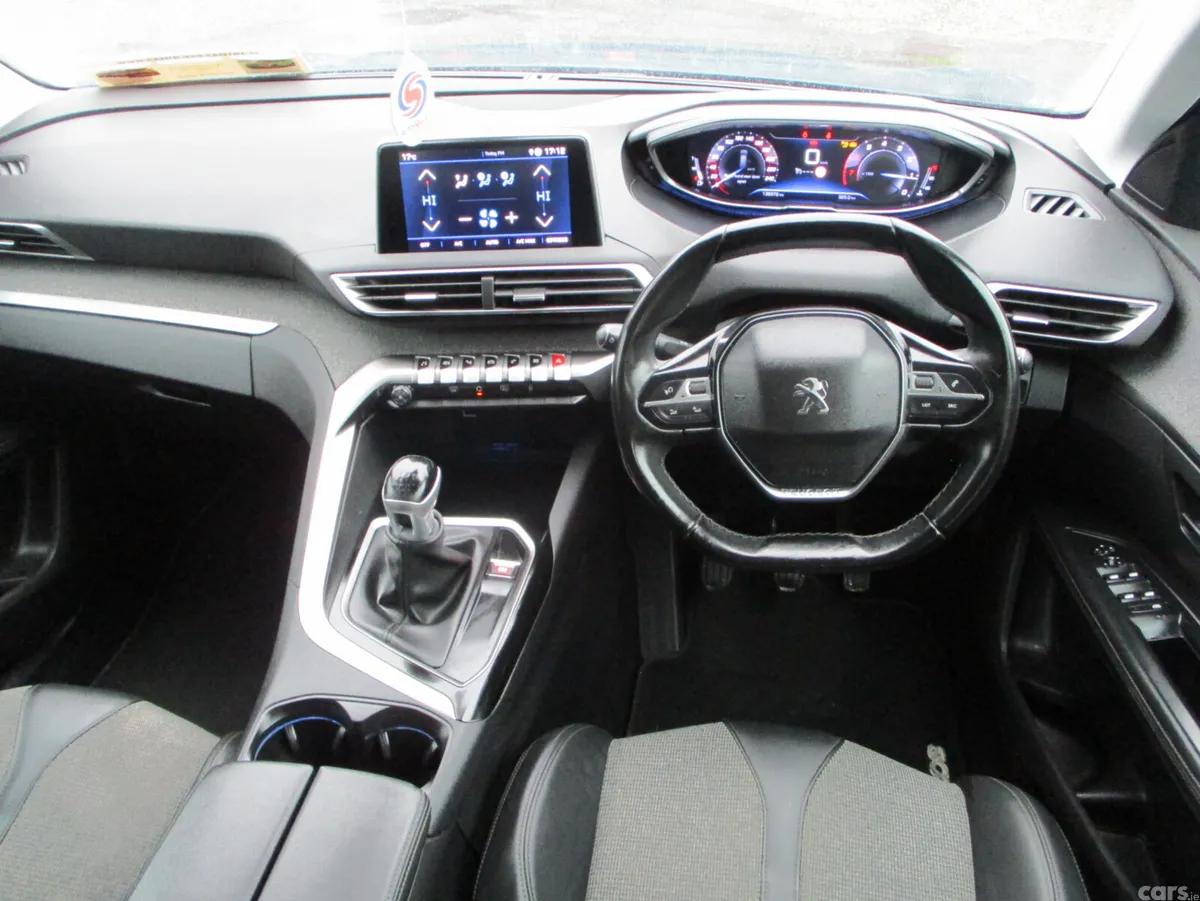 Peugeot 5008 MPV, Petrol, 2019, Green