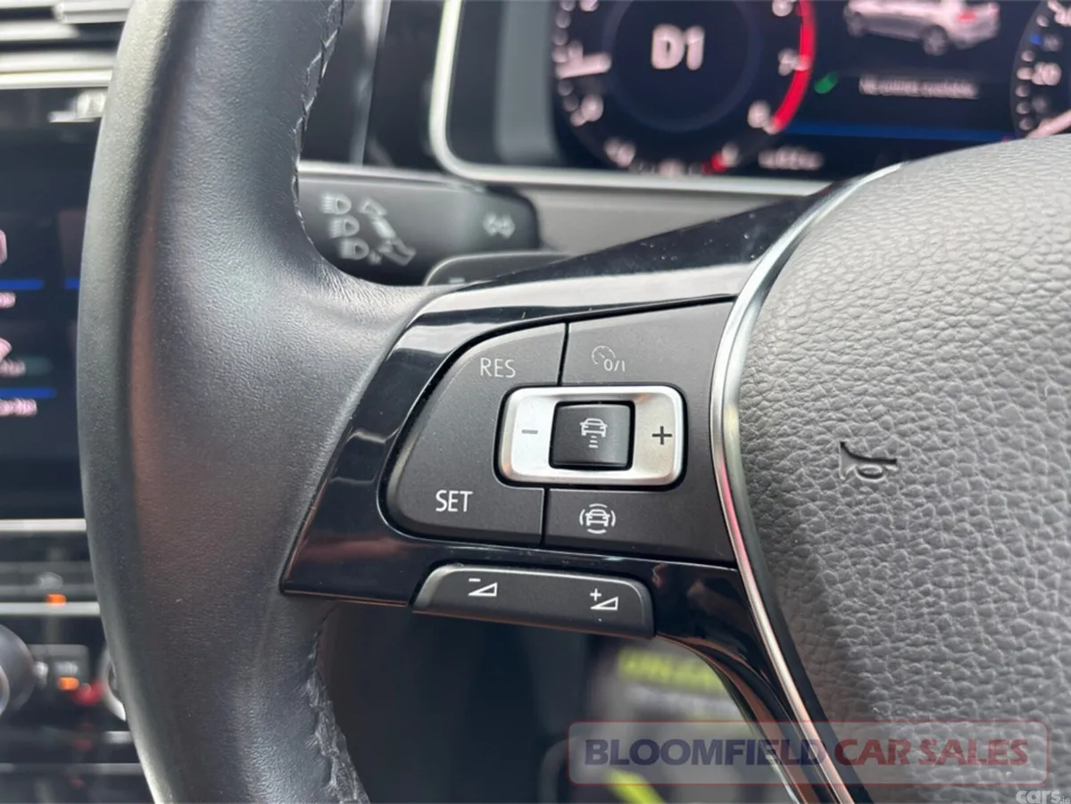 Volkswagen Golf Hatchback, Petrol, 2019, White