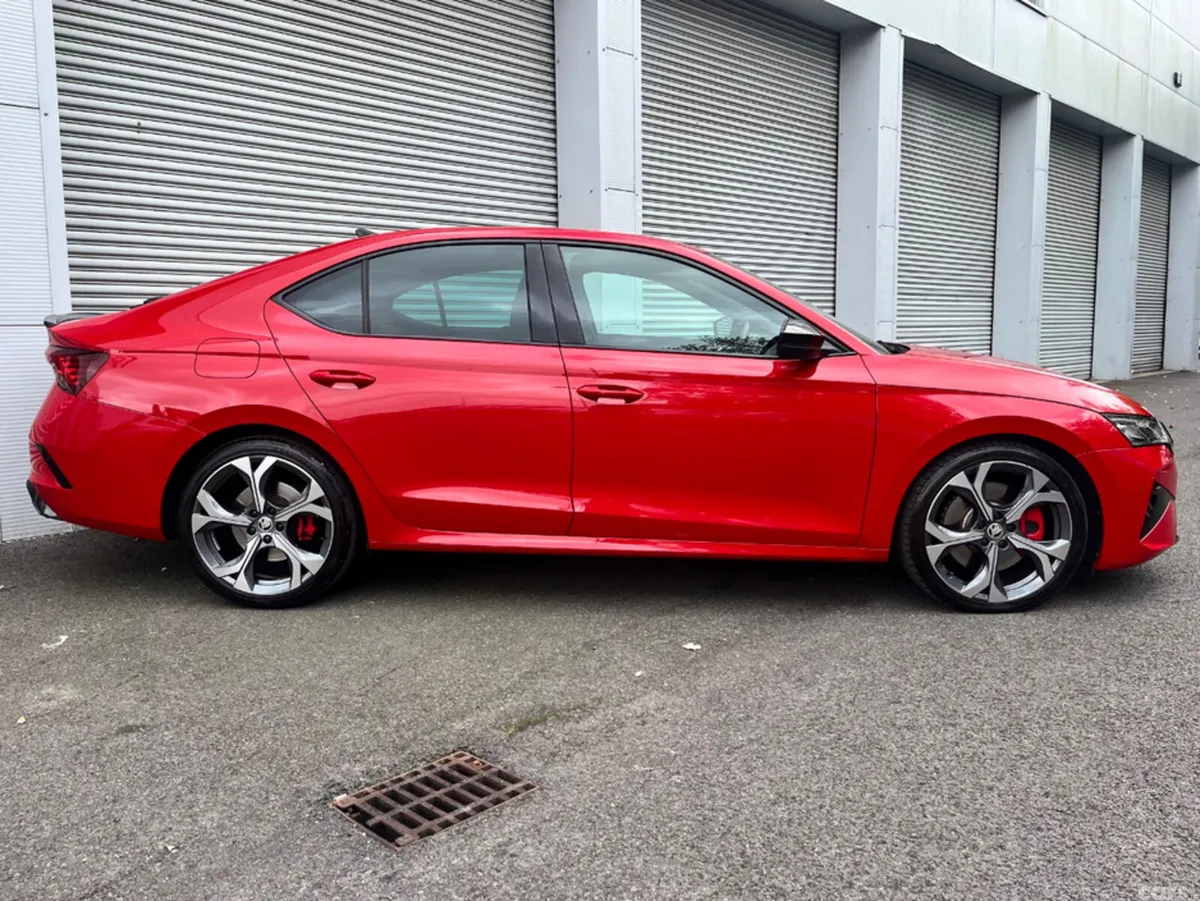 Skoda Octavia Hatchback, Petrol, 2025, Red