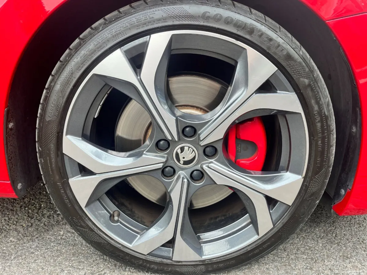 Skoda Octavia Hatchback, Petrol, 2025, Red