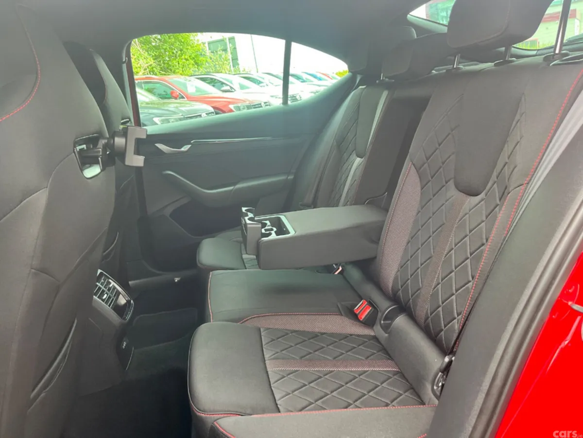 Skoda Octavia Hatchback, Petrol, 2025, Red