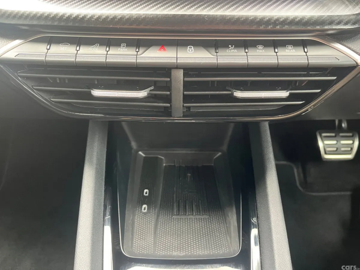 Skoda Octavia Hatchback, Petrol, 2025, Red