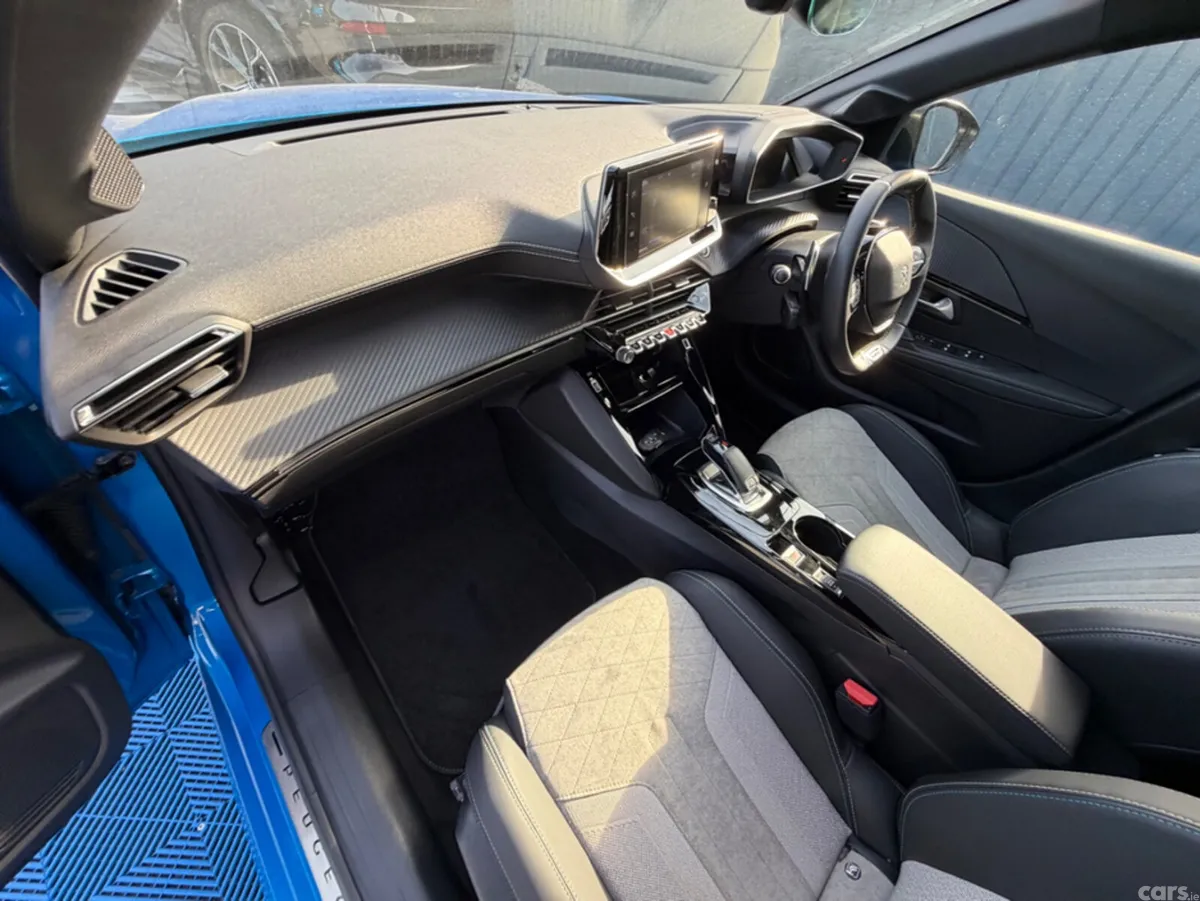 Peugeot 208 Hatchback, Petrol, 2021, Blue