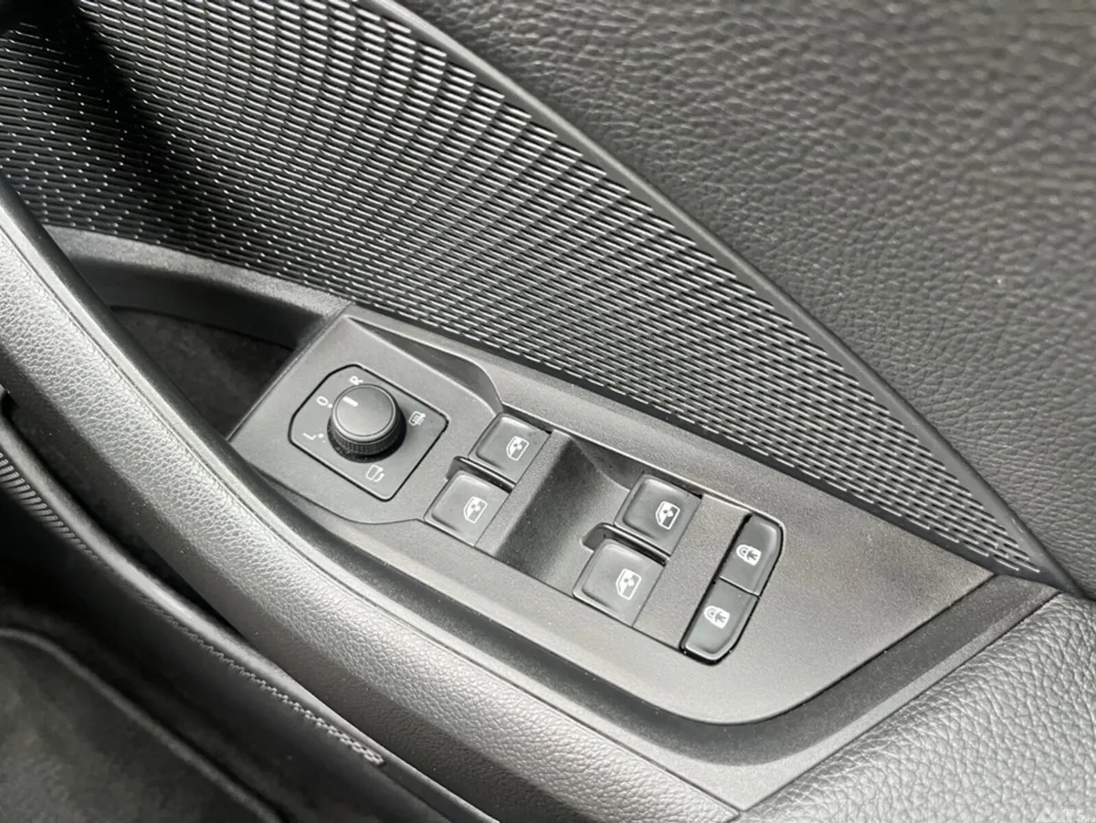 Skoda Octavia Hatchback, Petrol, 2025, Red