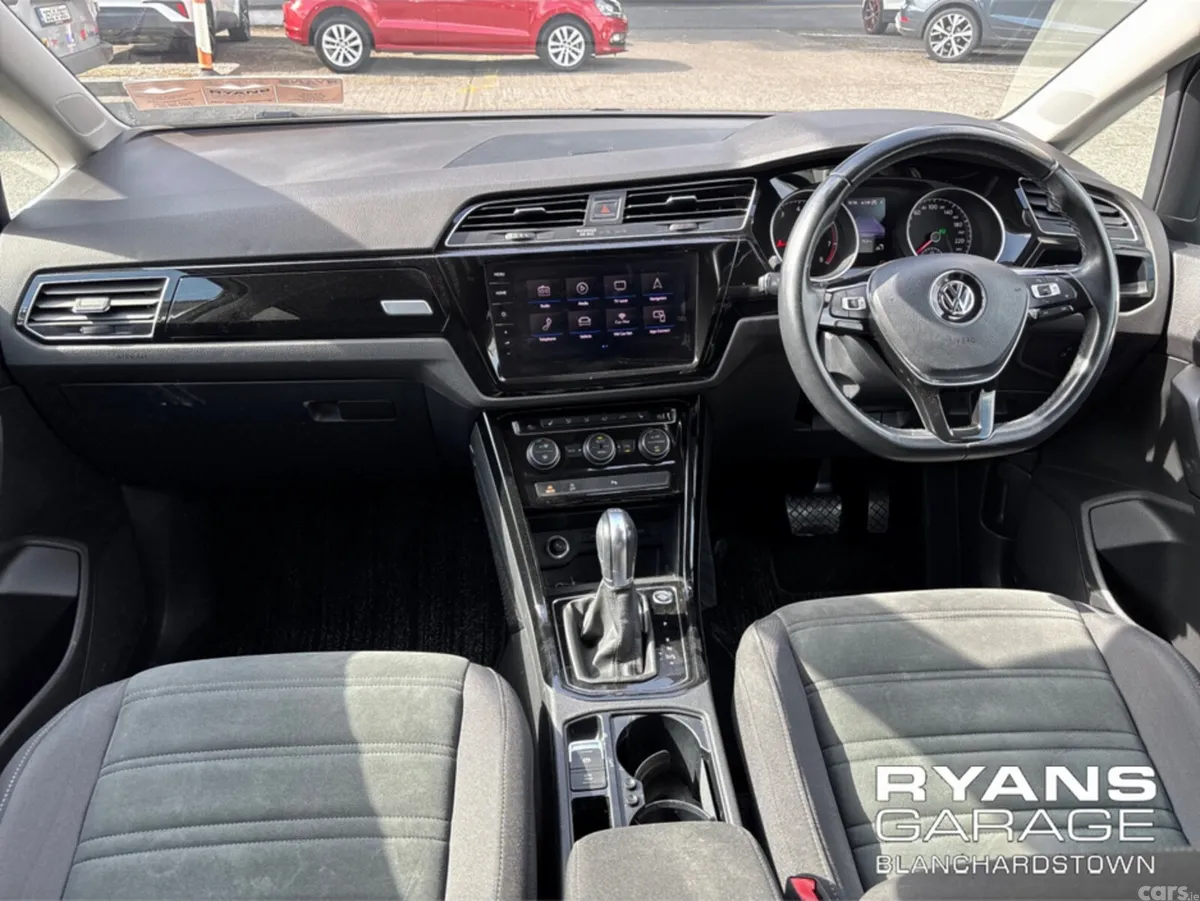 Volkswagen Touran MPV, Petrol, 2018, White