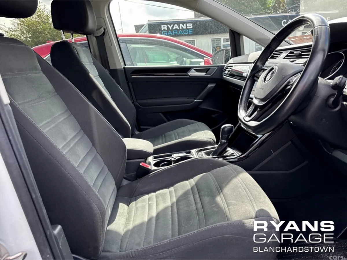 Volkswagen Touran MPV, Petrol, 2018, White