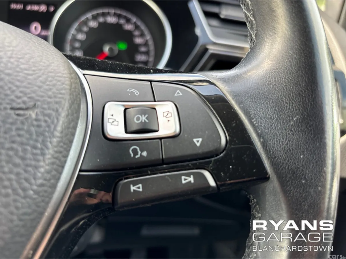 Volkswagen Touran MPV, Petrol, 2018, White