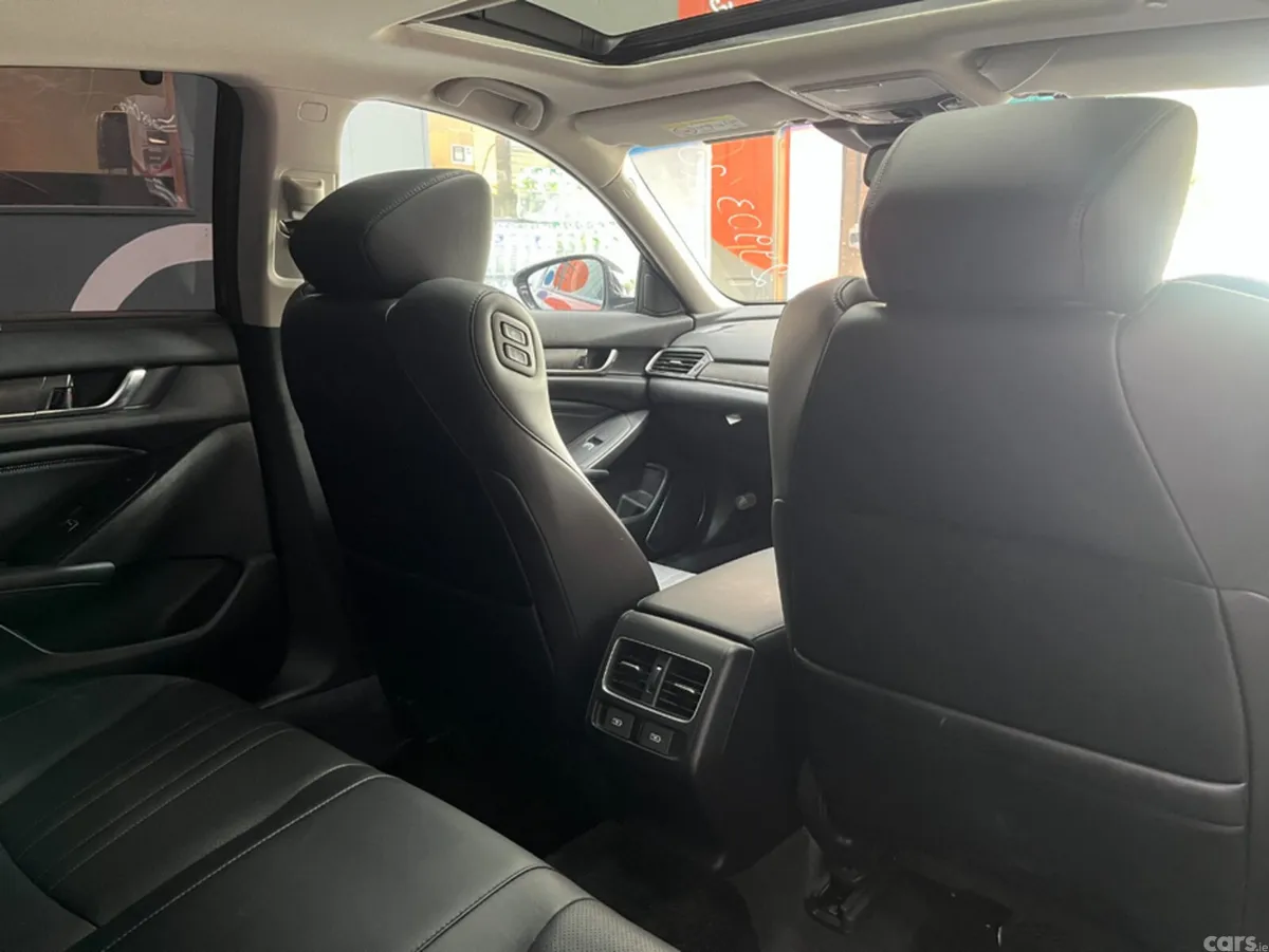 Honda Accord Saloon, Petrol Hybrid, 2020, Red