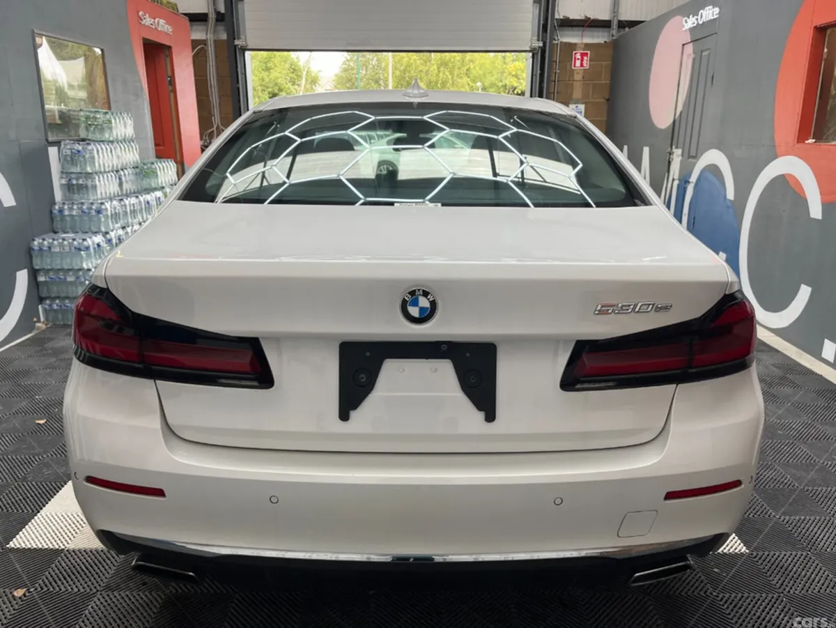 BMW 5-Series Saloon, Petrol Hybrid, 2021, White