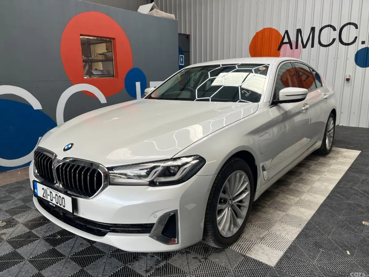 BMW 5-Series Saloon, Petrol Hybrid, 2021, White