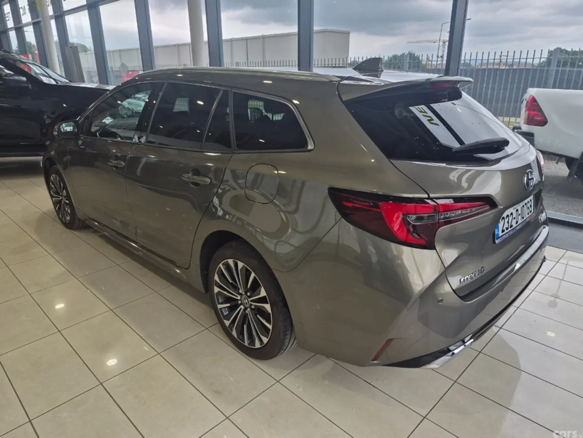 Toyota Corolla Estate, Petrol Hybrid, 2023, Green