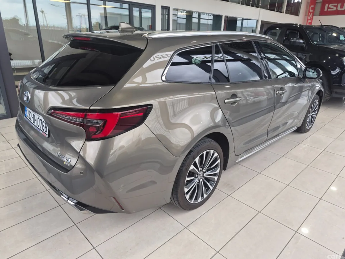 Toyota Corolla Estate, Petrol Hybrid, 2023, Green