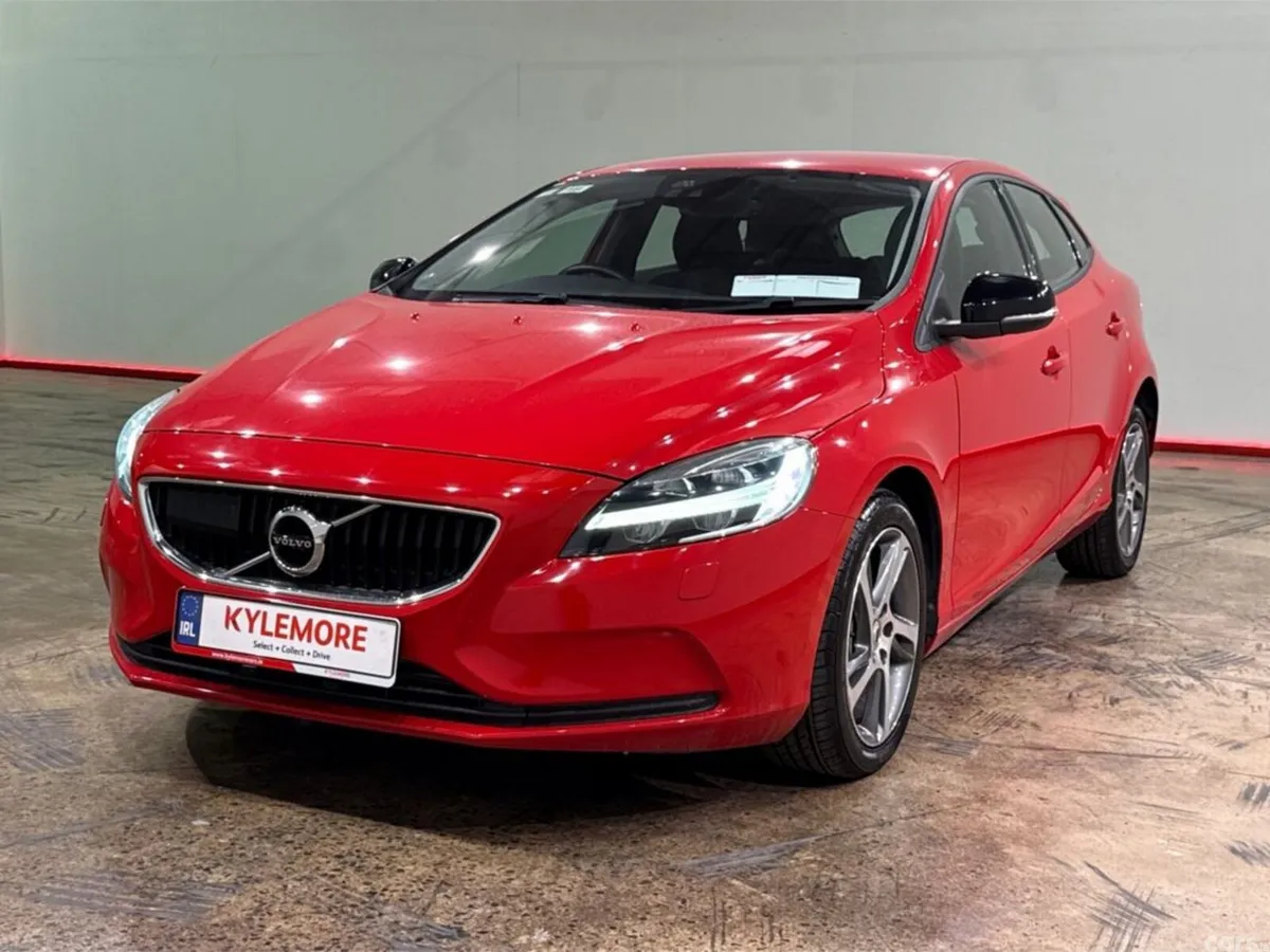 Volvo V40 Hatchback, Petrol, 2019, Red