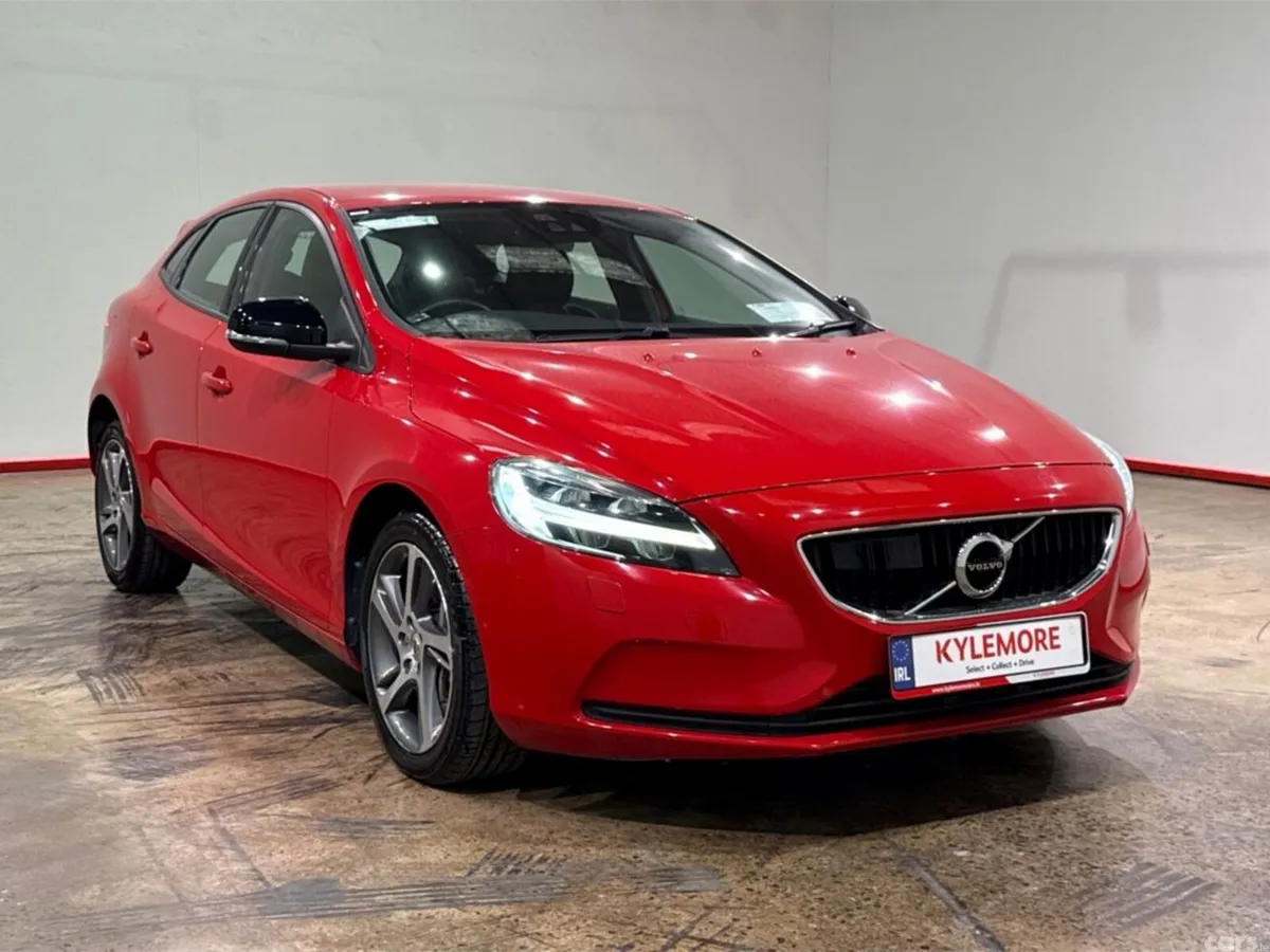 Volvo V40 Hatchback, Petrol, 2019, Red