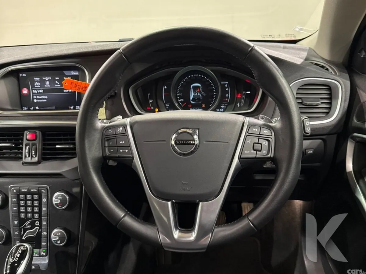 Volvo V40 Hatchback, Petrol, 2019, Red