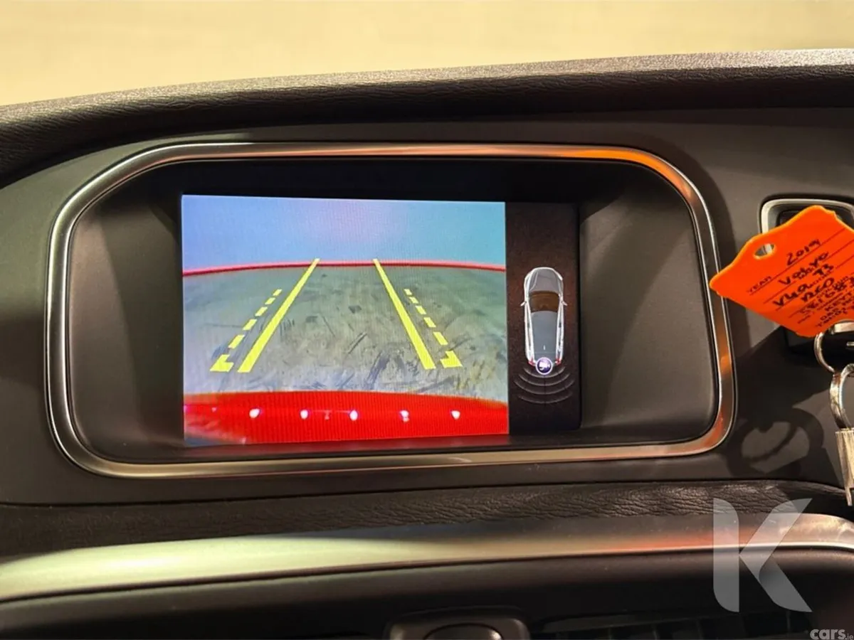 Volvo V40 Hatchback, Petrol, 2019, Red