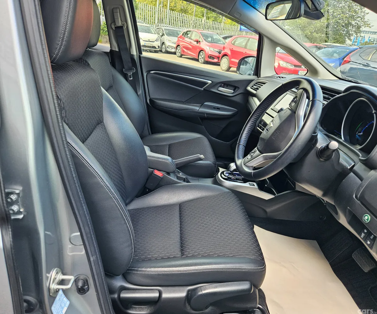 Honda Fit Hatchback, Petrol Hybrid, 2016, Silver