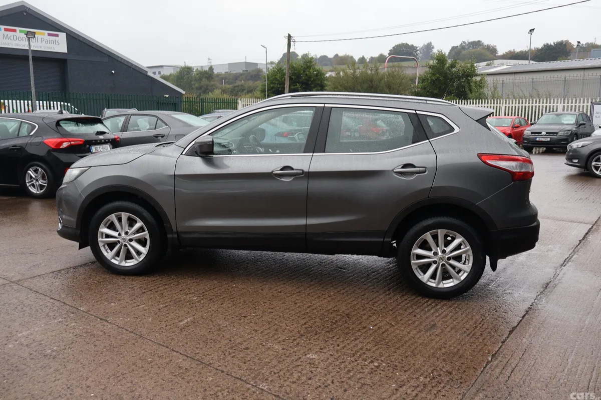 Nissan Qashqai Hatchback, Diesel, 2016, Grey