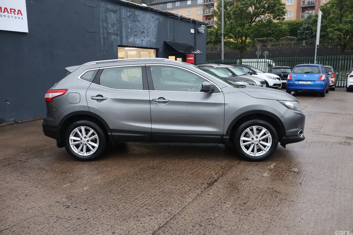 Nissan Qashqai Hatchback, Diesel, 2016, Grey