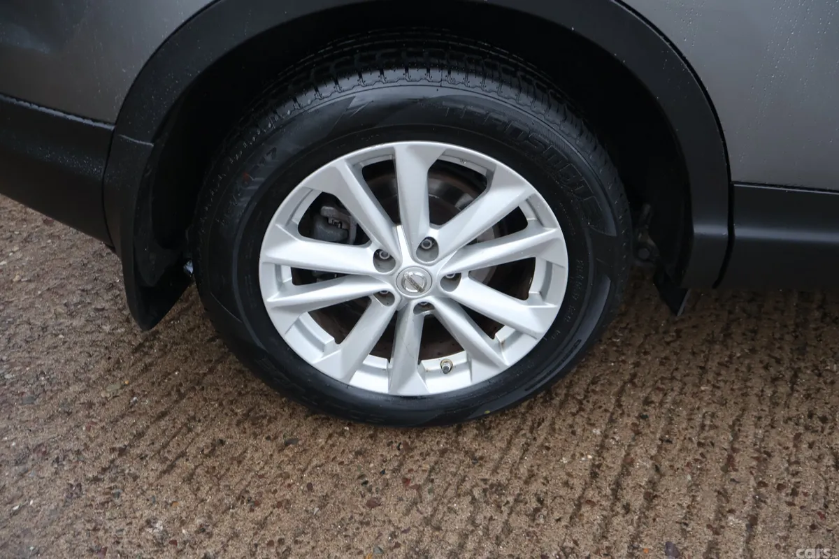 Nissan Qashqai Hatchback, Diesel, 2016, Grey