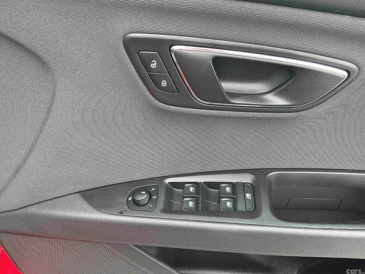 SEAT Leon Hatchback, Diesel, 2017, Red