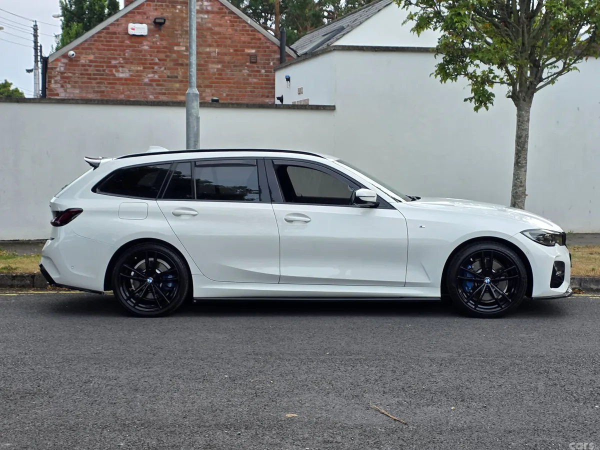 BMW 3-Series Estate, Petrol Plug-in Hybrid, 2021, White