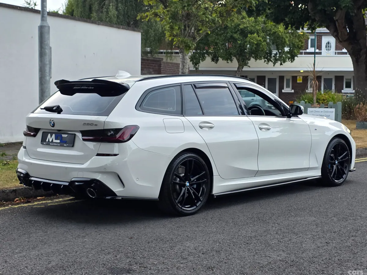 BMW 3-Series Estate, Petrol Plug-in Hybrid, 2021, White