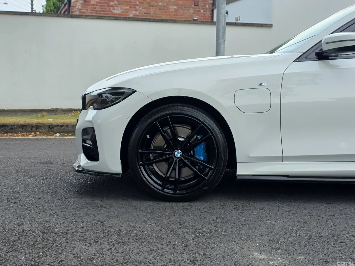 BMW 3-Series Estate, Petrol Plug-in Hybrid, 2021, White