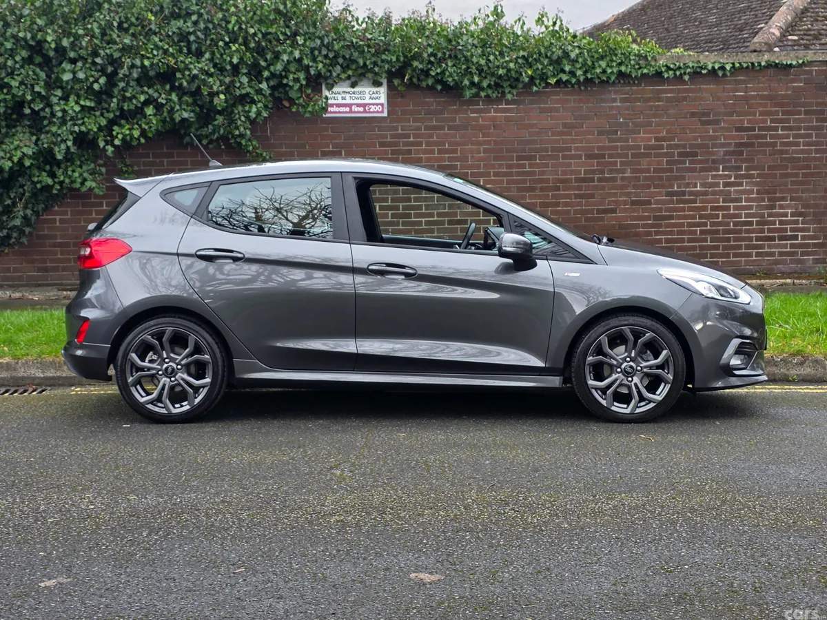Ford Fiesta Hatchback, Petrol, 2018, Grey