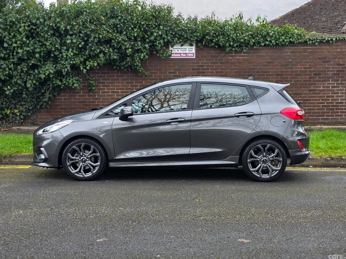Ford Fiesta Hatchback, Petrol, 2018, Grey