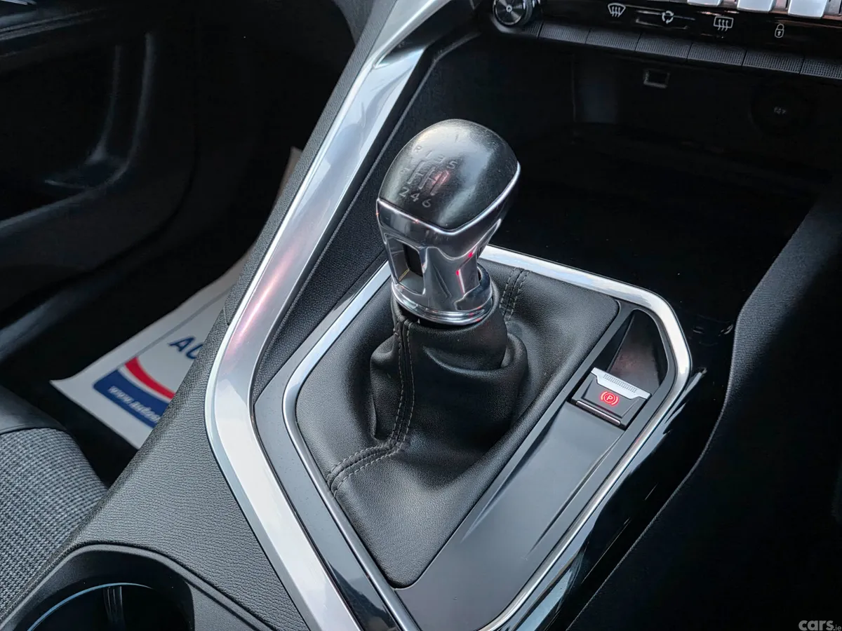 Peugeot 5008 MPV, Diesel, 2020, Grey