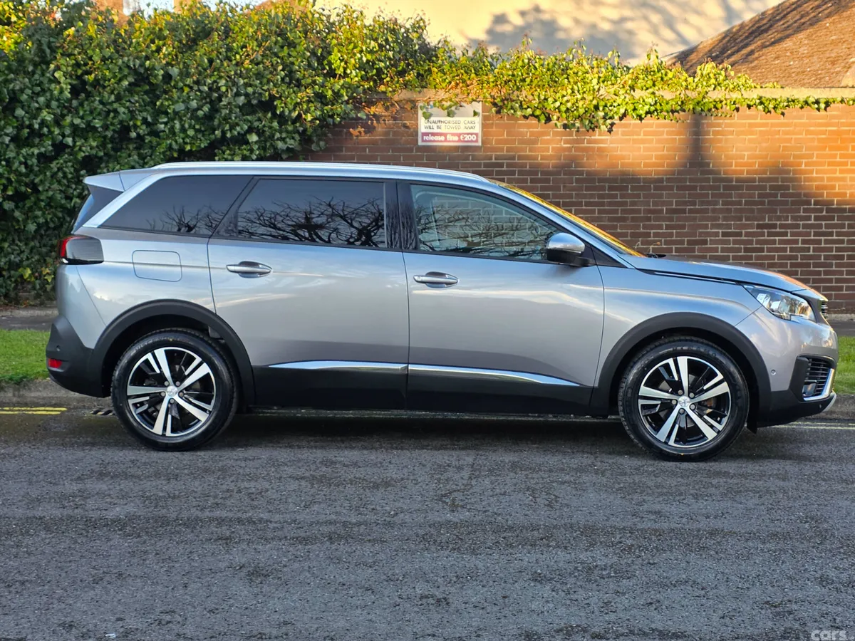 Peugeot 5008 MPV, Diesel, 2020, Grey