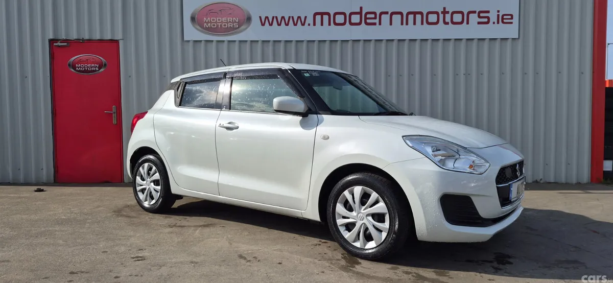 Suzuki Swift Hatchback, Petrol, 2020, White