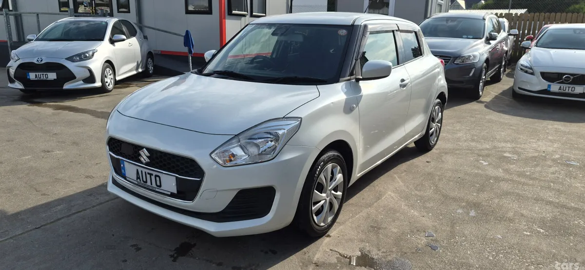 Suzuki Swift Hatchback, Petrol, 2020, White
