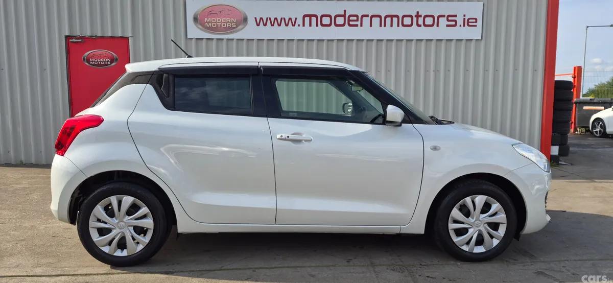 Suzuki Swift Hatchback, Petrol, 2020, White