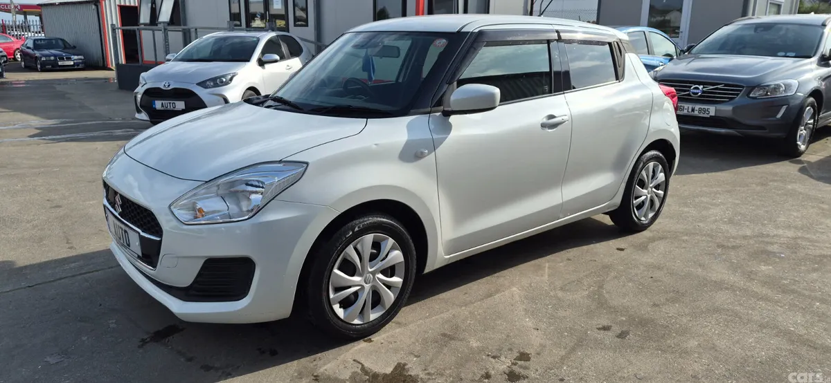 Suzuki Swift Hatchback, Petrol, 2020, White